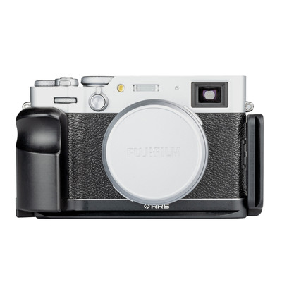 Front view of Fuji X100VI L-Bracket and Grip Set  on camera